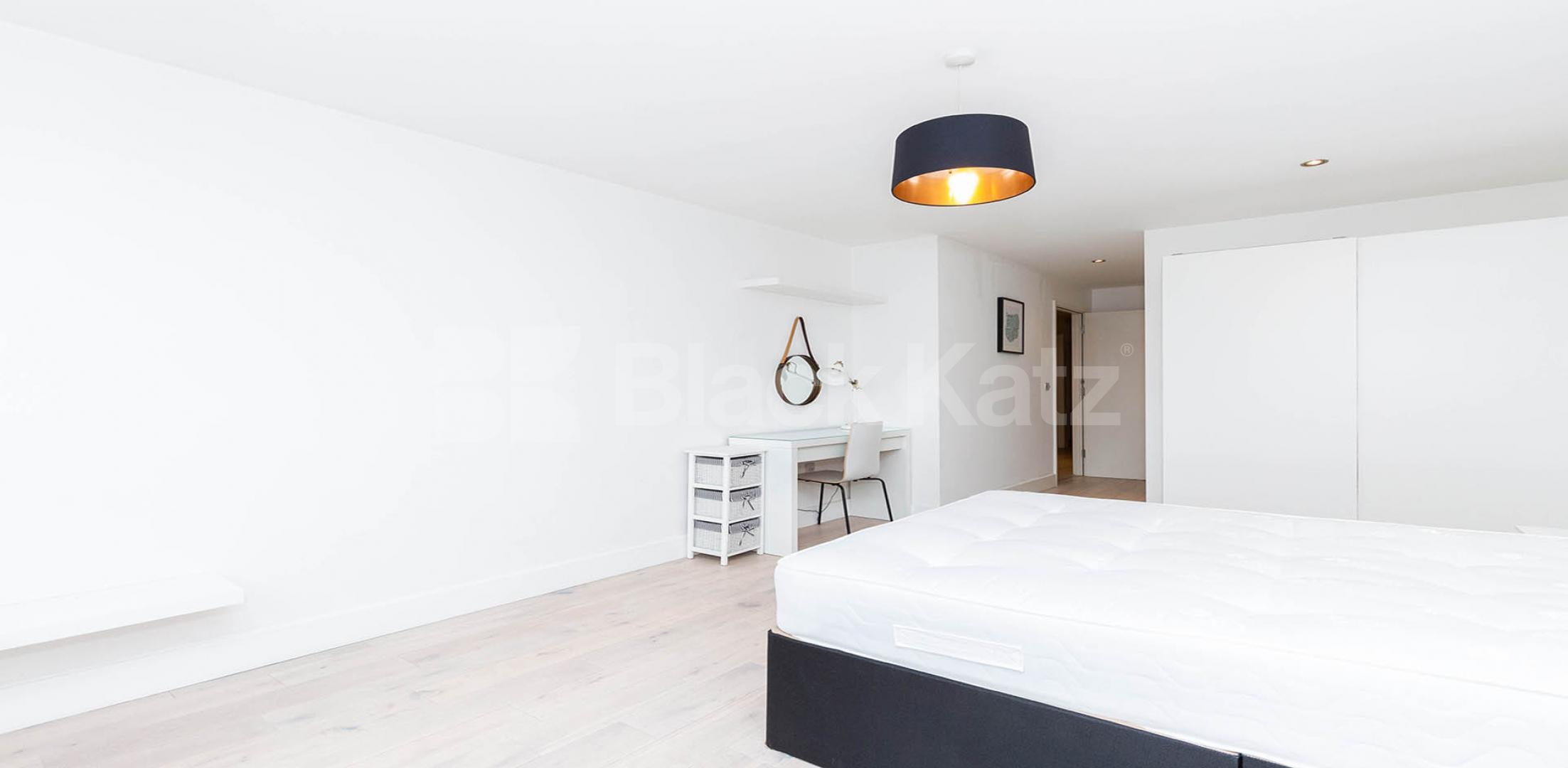 Super spacious two bed in camdenm mins to regents park and camden market Inverness Street, Camden